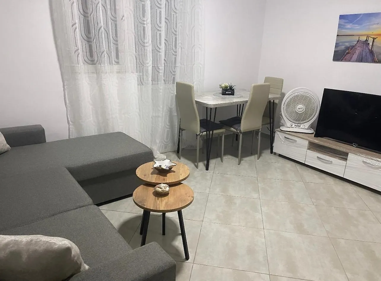 Apartment Jon 1 فلورا