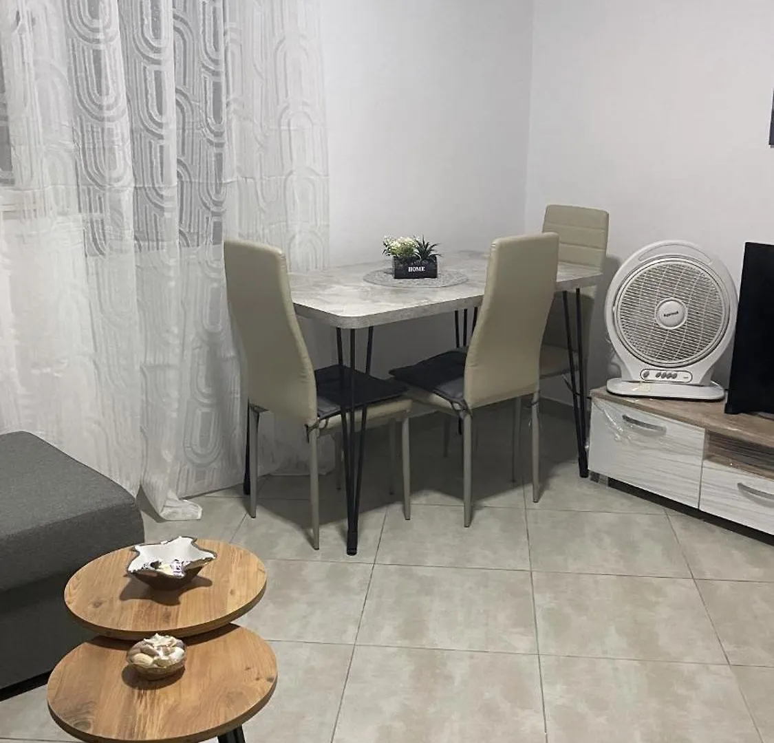Apartment Jon 1 فلورا